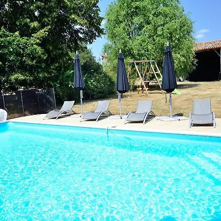 Holiday Le Grand Bost Semesterbostad