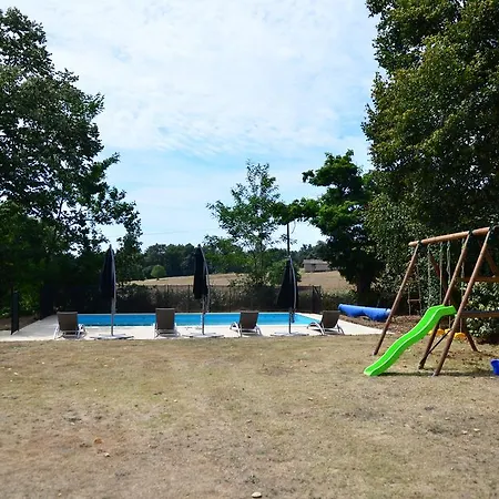 Holiday Le Grand Bost Semesterbostad *